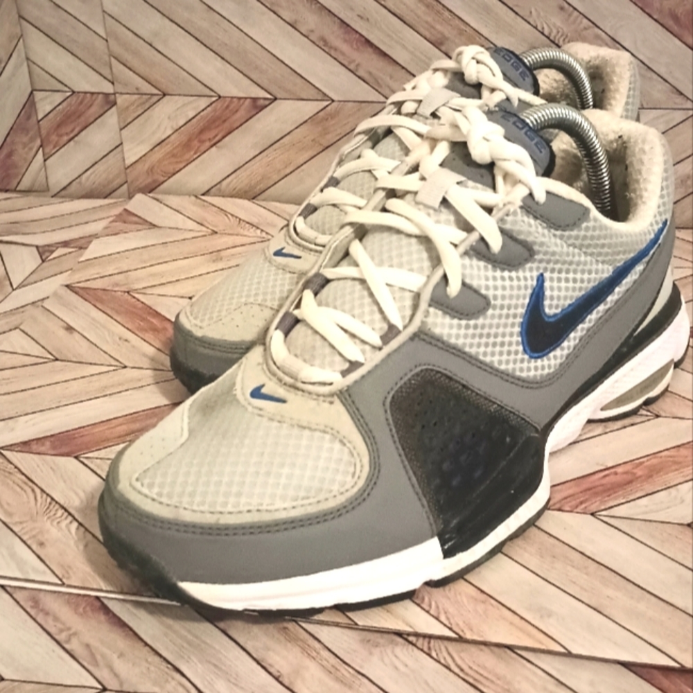 Nike Men's Velocity Blue & White Sz 7.5